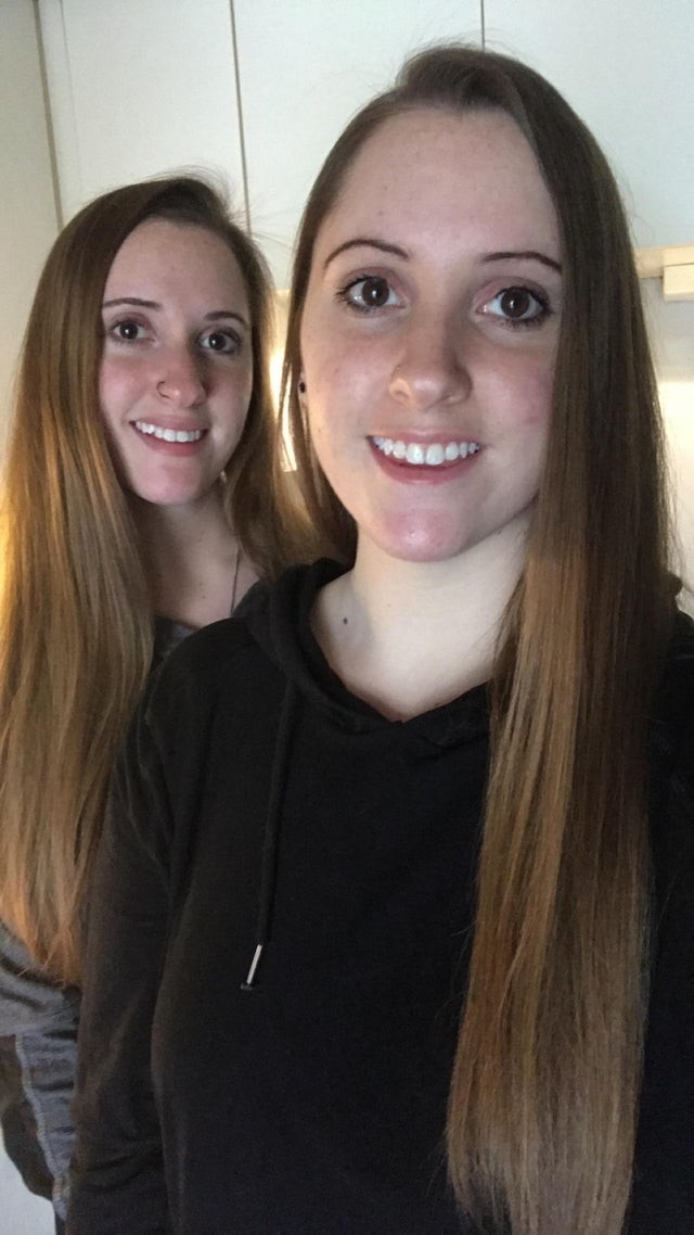 Very Similar Twins (14 pics)
