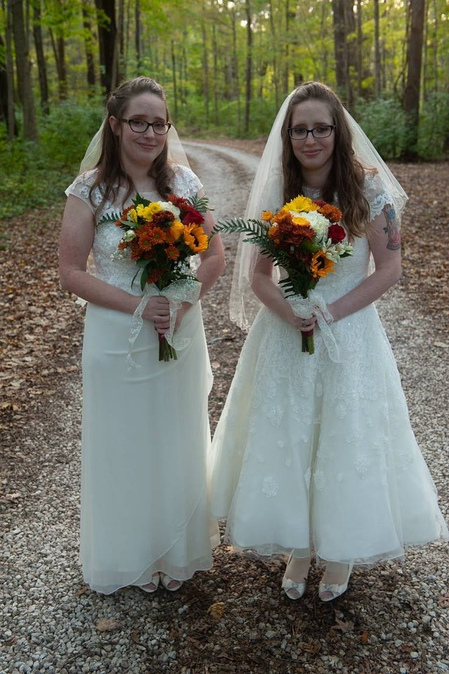 Very Similar Twins (14 pics)