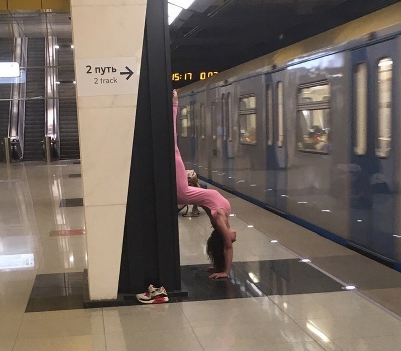 Strange People In The Subway (25 pics)