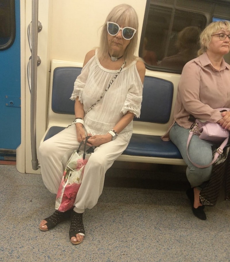 Strange People In The Subway (25 pics)