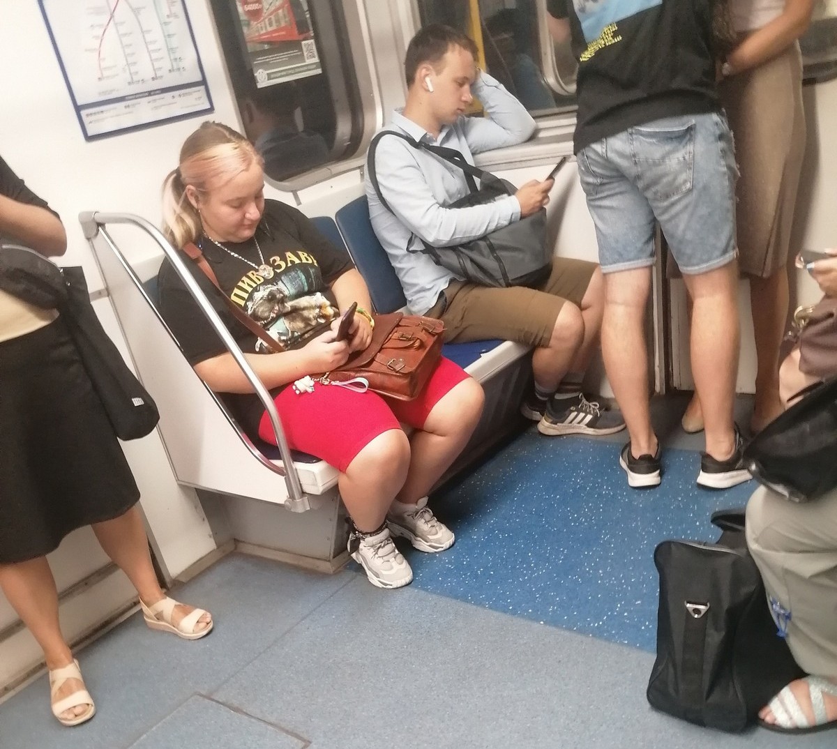 Strange People In The Subway (25 pics)