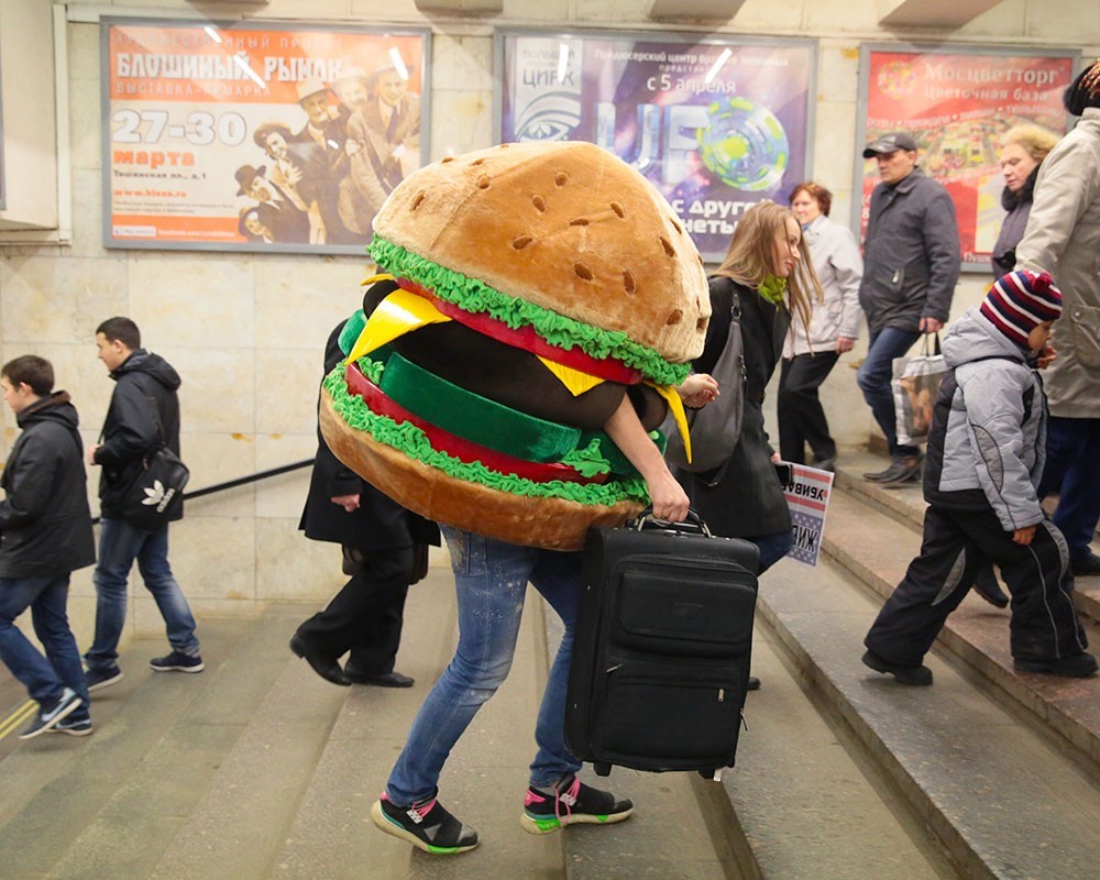 Strange People In The Subway (25 pics)