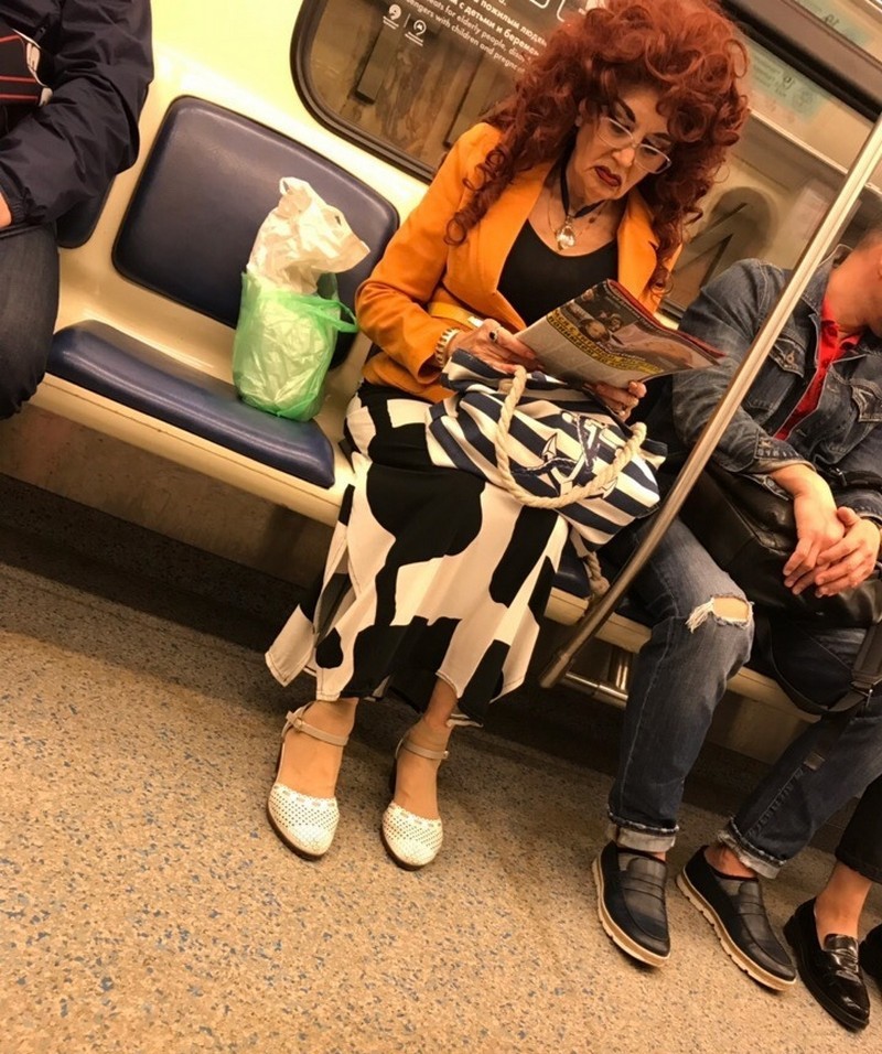 Strange People In The Subway (25 pics)