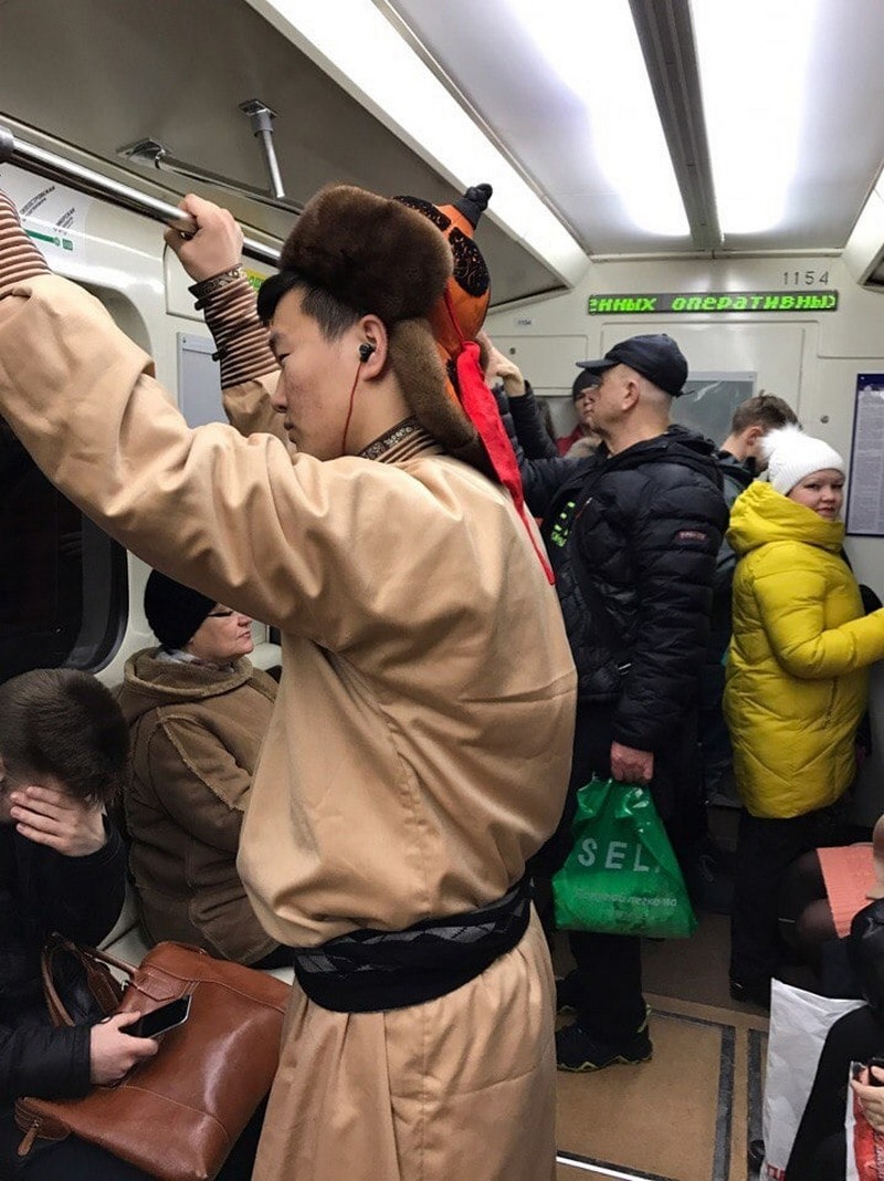 Strange People In The Subway (25 pics)