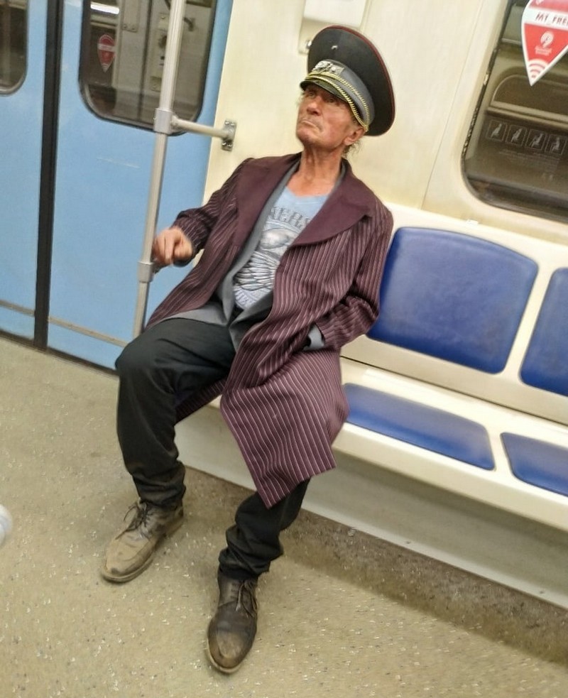 Strange People In The Subway (25 pics)