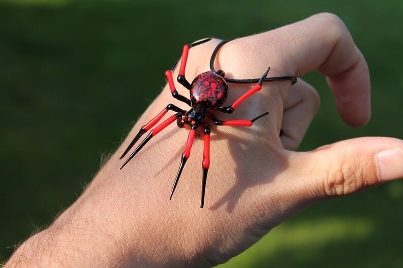 Unusual Creativity: Glass Spiders (16 pics)