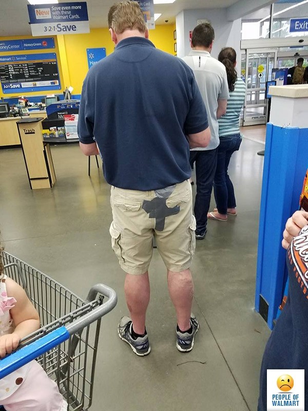 Weird People In Stores (15 pics)