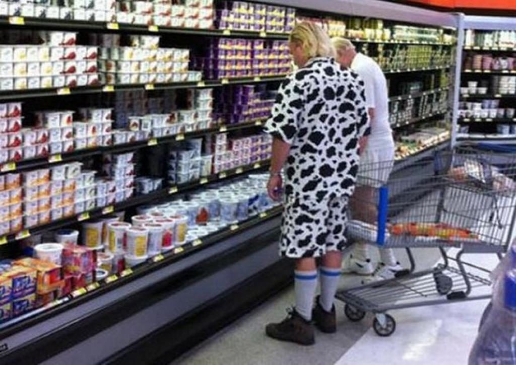 Weird People In Stores (15 pics)