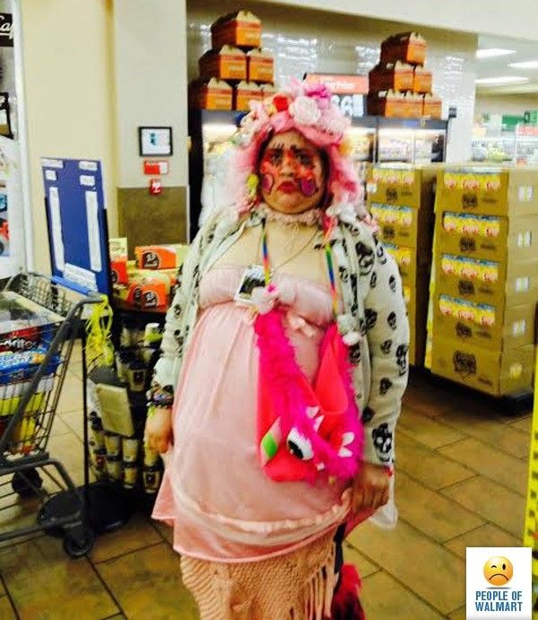 Weird People In Stores (15 pics)