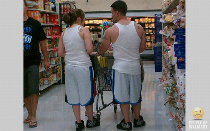 Weird People In Stores (15 pics)