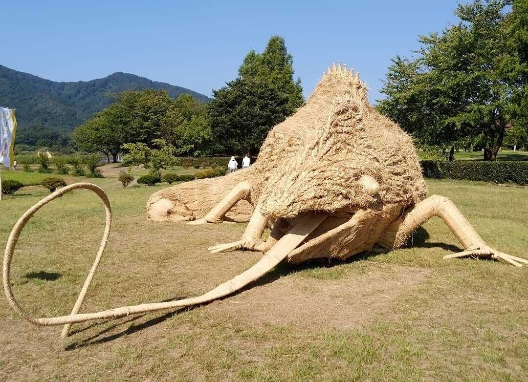 Unusual Sculptures From Japan (15 pics)