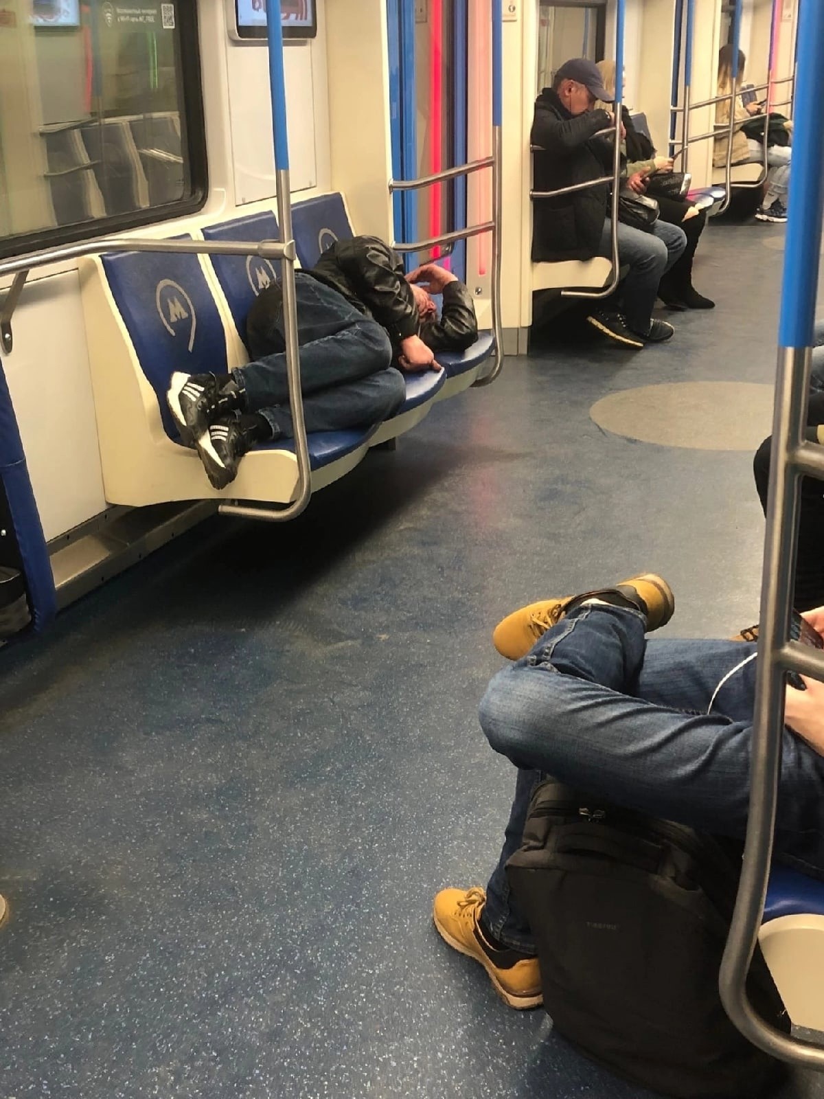 Strange People In The Subway (31 pics)