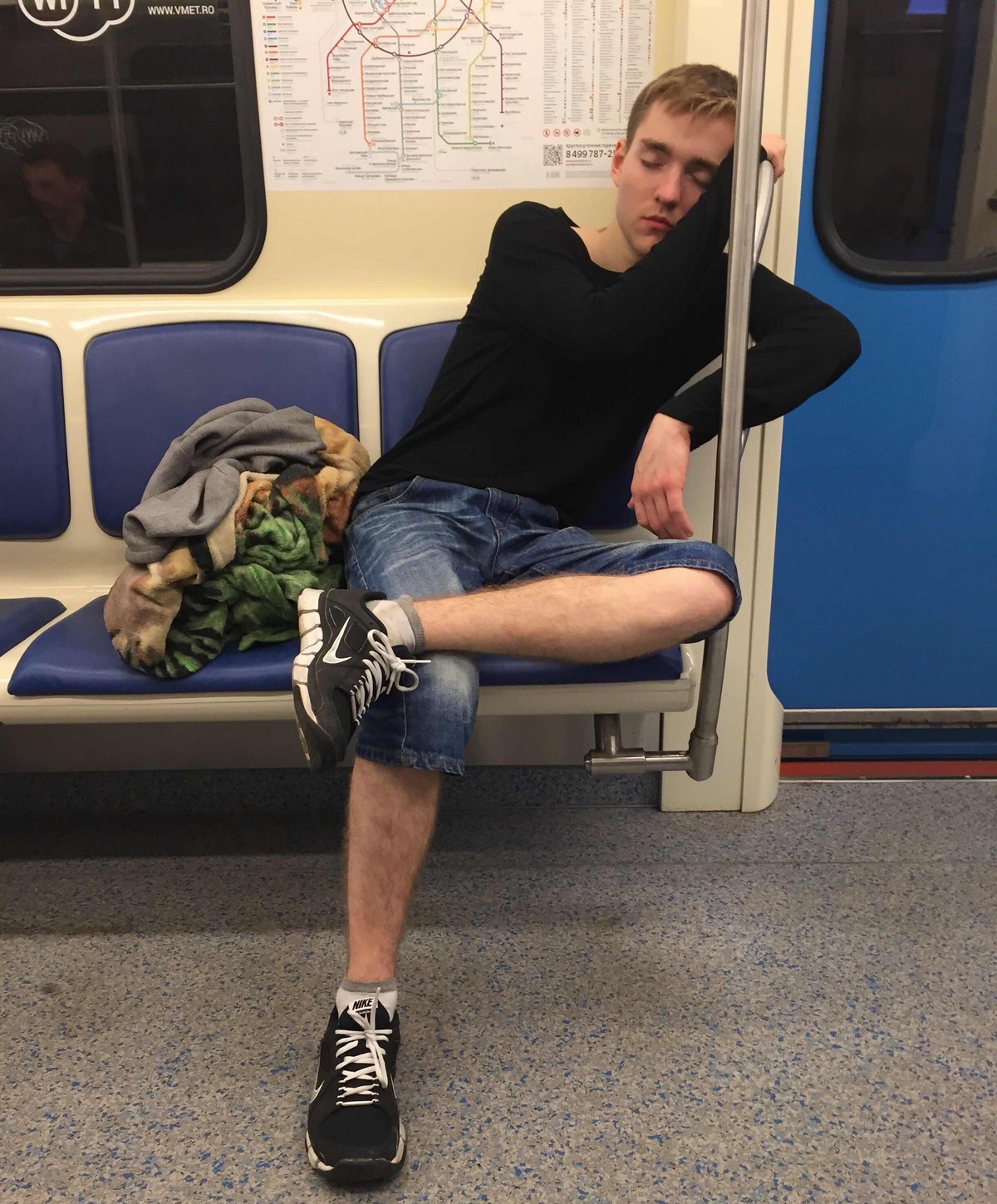 Strange People In The Subway (31 pics)