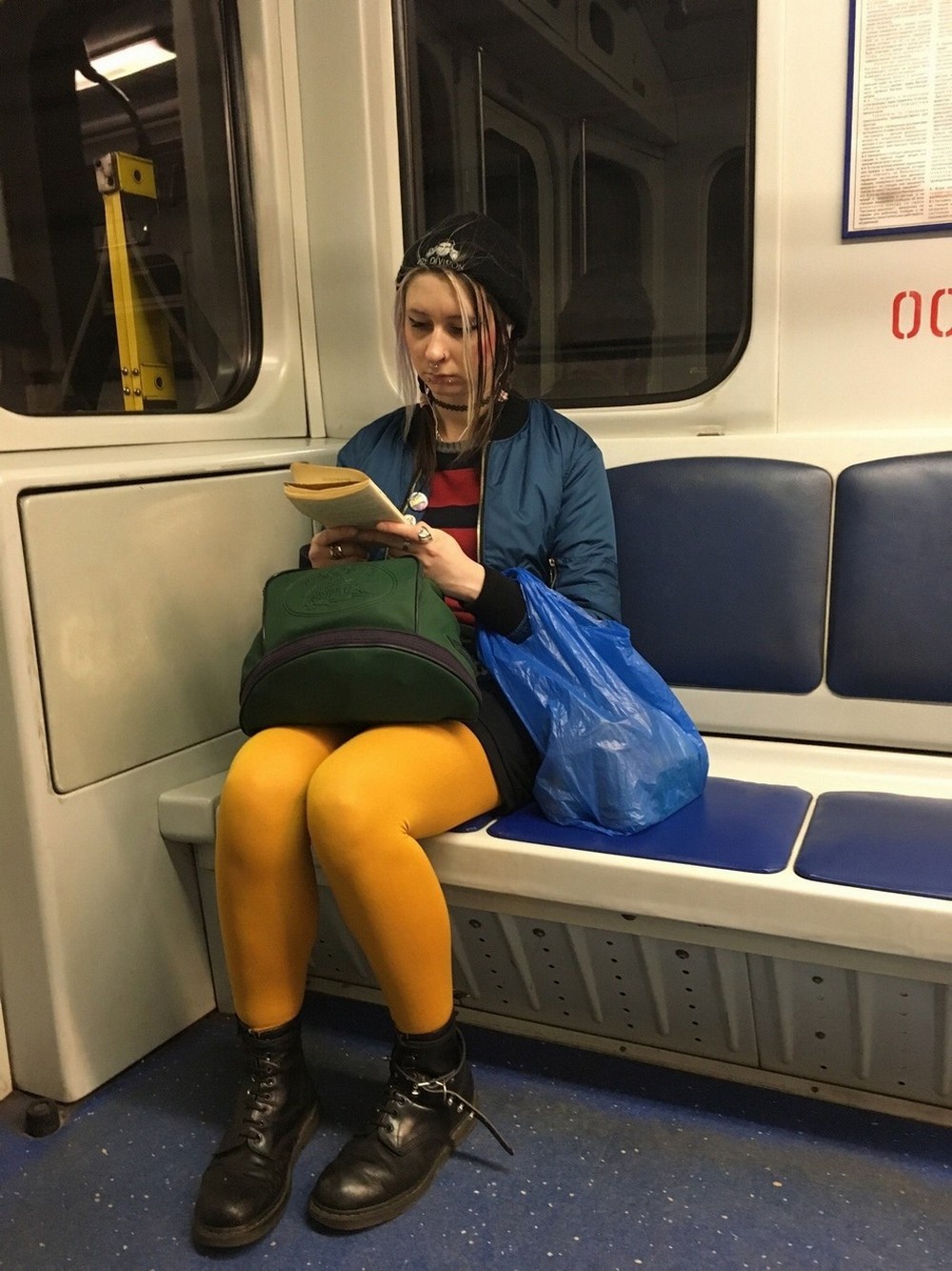 Strange People In The Subway (31 pics)