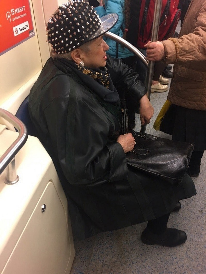 Strange People In The Subway (31 pics)
