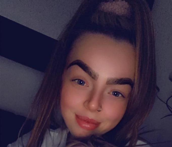 Girls Fails With Their Eyebrows (18 pics)