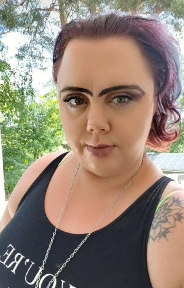 Girls Fails With Their Eyebrows (18 pics)