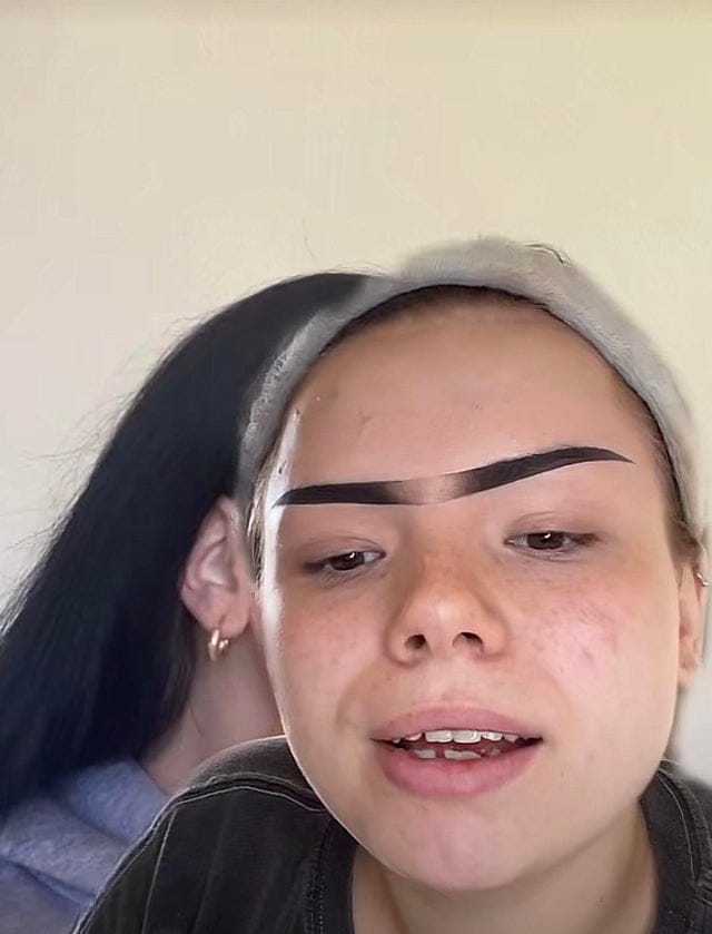 Girls Fails With Their Eyebrows (18 pics)