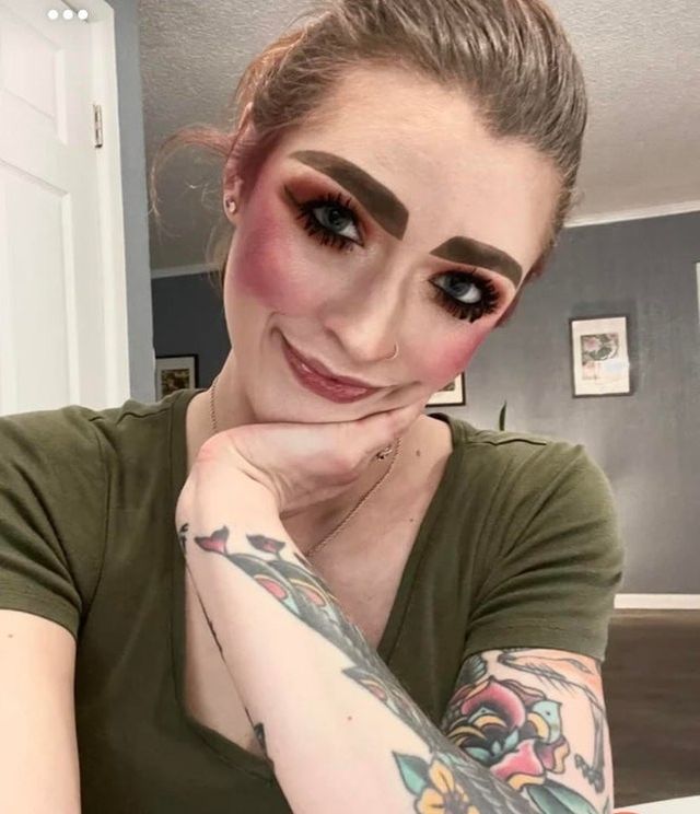 Girls Fails With Their Eyebrows (18 pics)