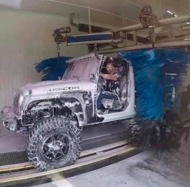 What Is Going On Here? (21 pics)