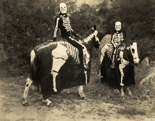 Creepy Costumes From The Past (22 pics)