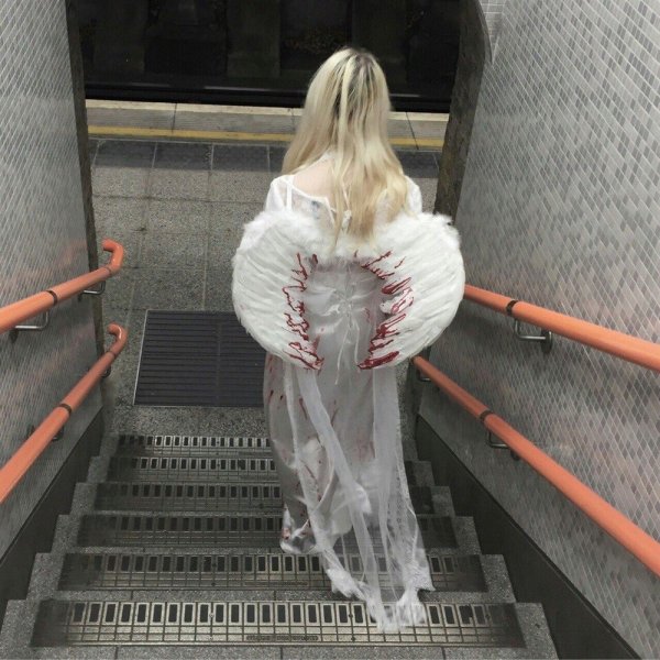 Strange People In The Subway (20 pics)