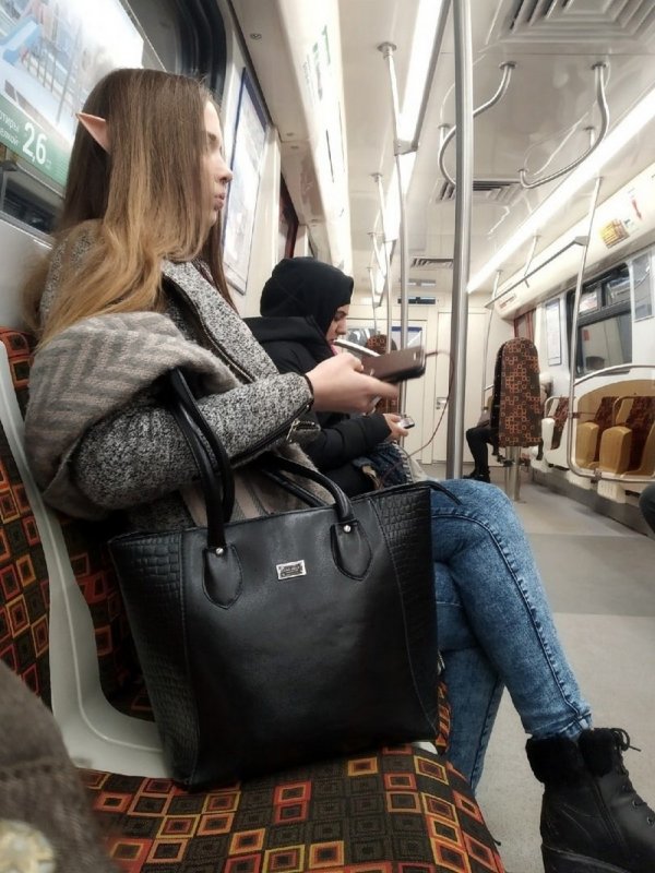 Strange People In The Subway (20 pics)