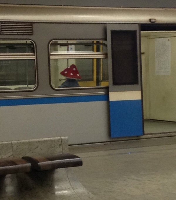 Strange People In The Subway (20 pics)