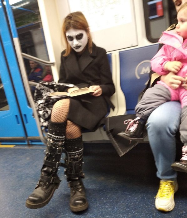 Strange People In The Subway (20 pics)