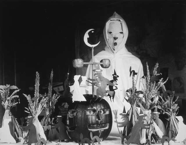 Creepy Costumes From The Past (22 pics)