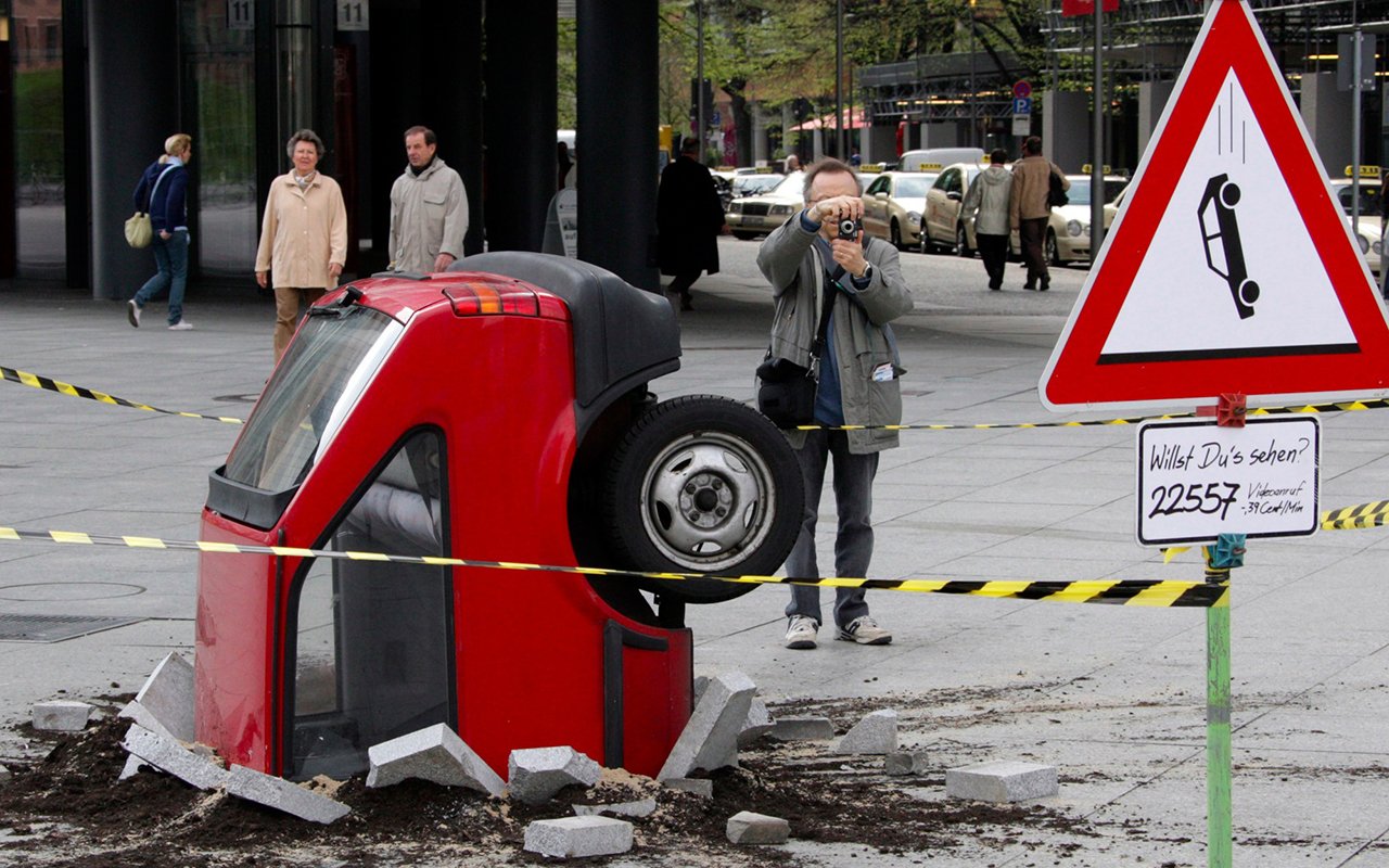 Weird Car Crashes (19 pics)
