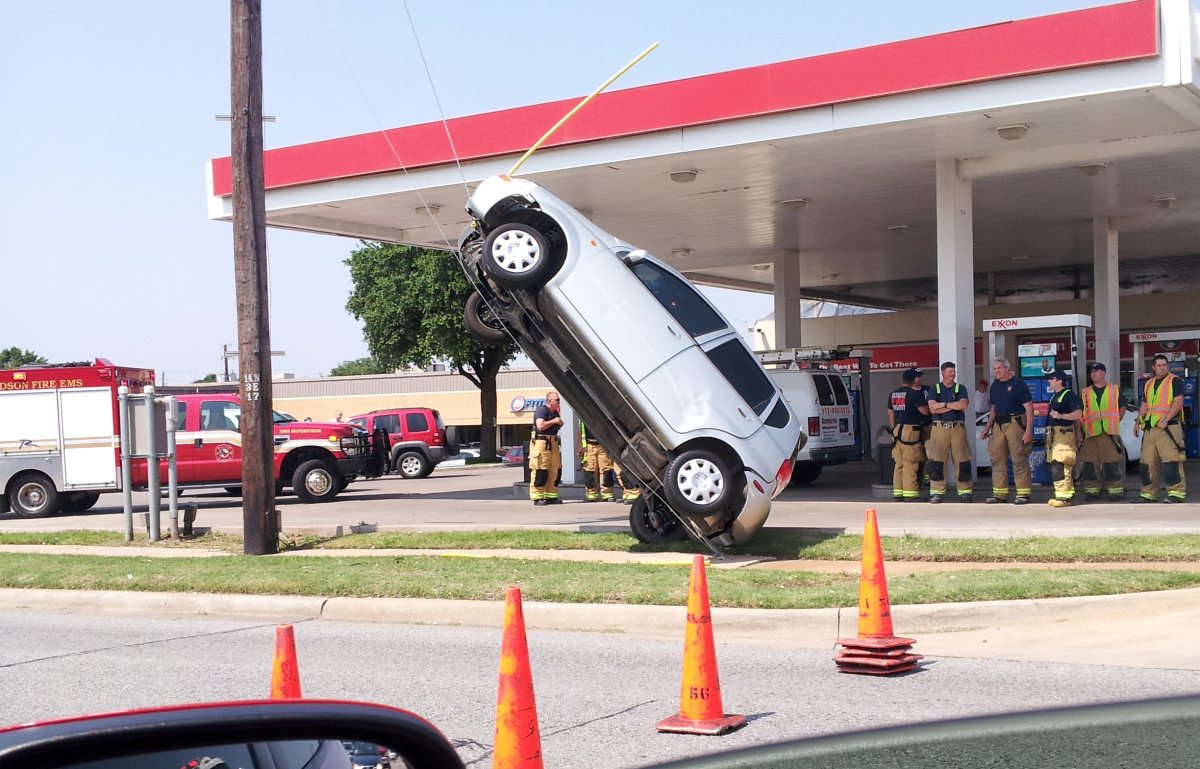 Weird Car Crashes (19 pics)