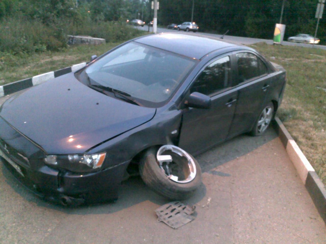 Weird Car Crashes (19 pics)