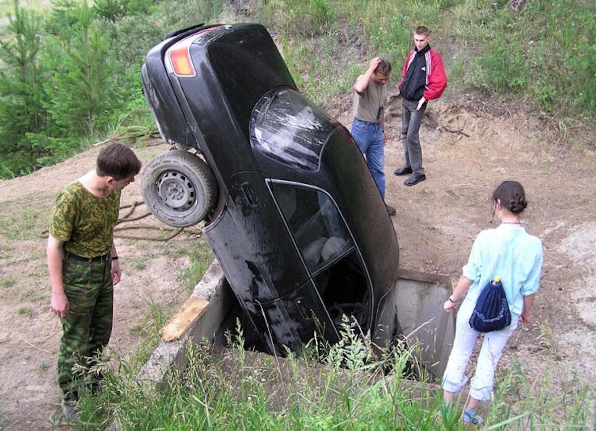Weird Car Crashes (19 pics)