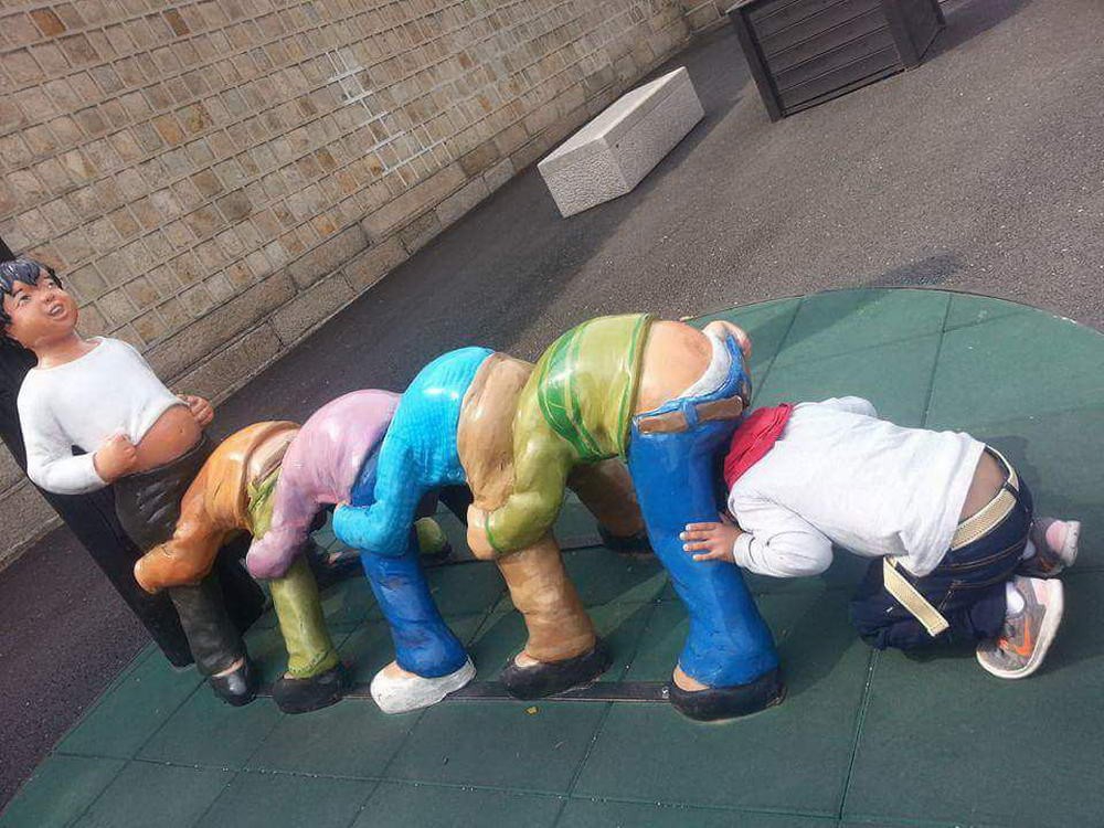 What Is Going On Here? (20 pics)