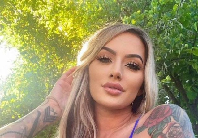 Busty Girls (48 pics)