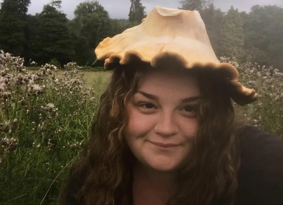 People Find Giant Mushrooms (17 pics)