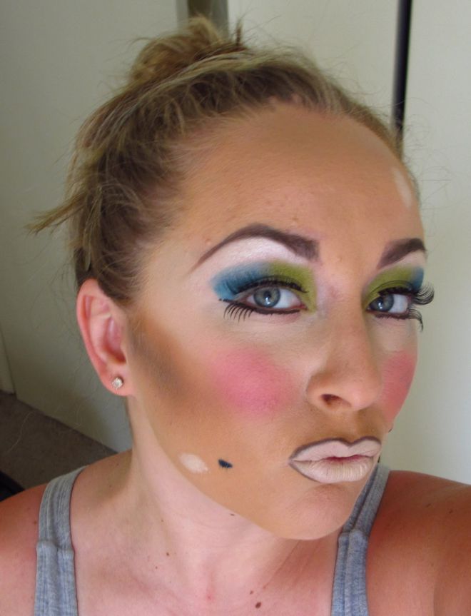 Girls Fails With Makeup (17 pics)