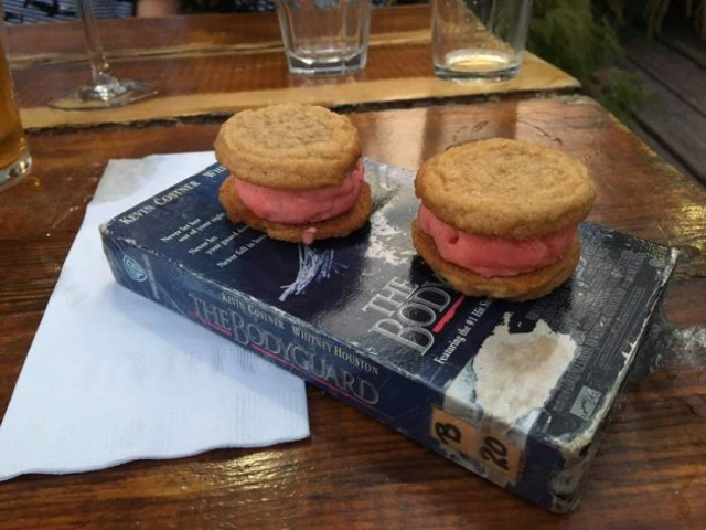 Odd Food Serving (17 pics)