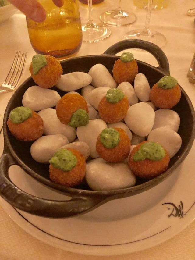 Odd Food Serving (17 pics)