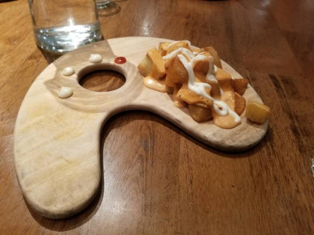 Odd Food Serving (17 pics)