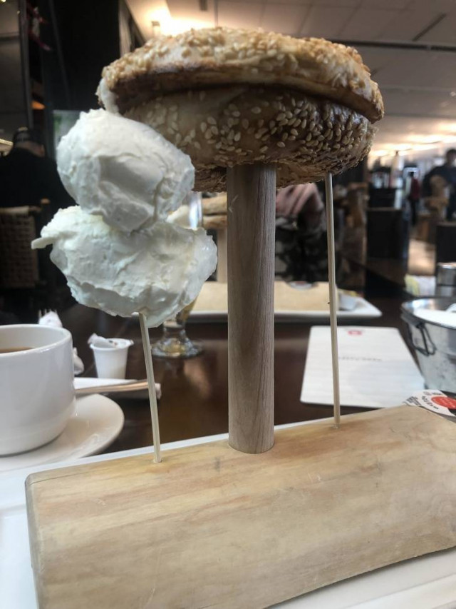 Odd Food Serving (17 pics)