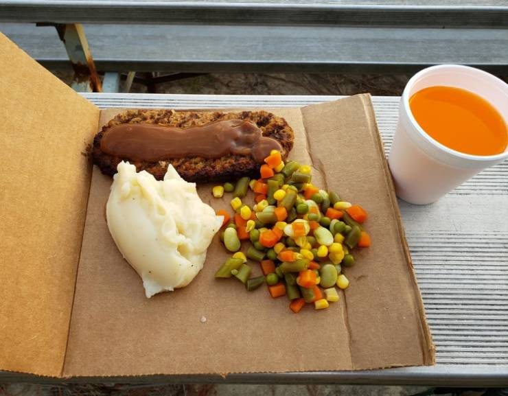 Odd Food Serving (17 pics)