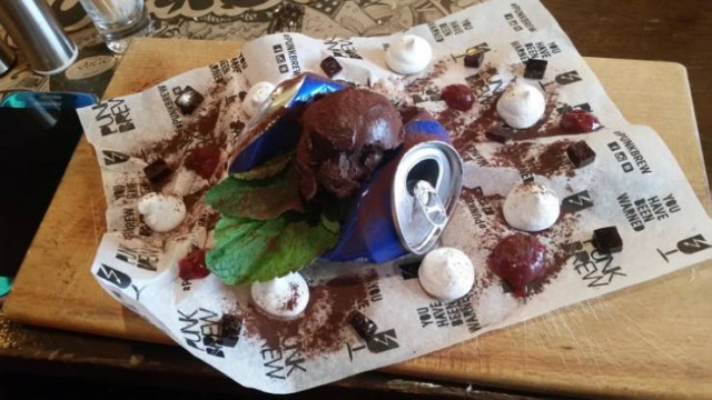 Odd Food Serving (17 pics)
