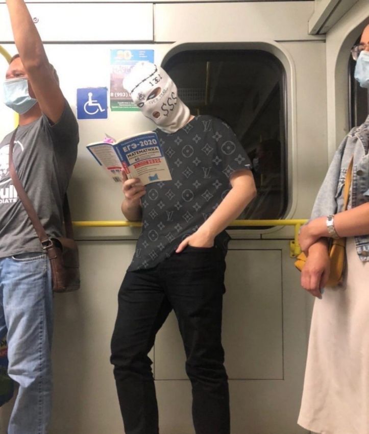 Strange People In The Subway (20 pics)