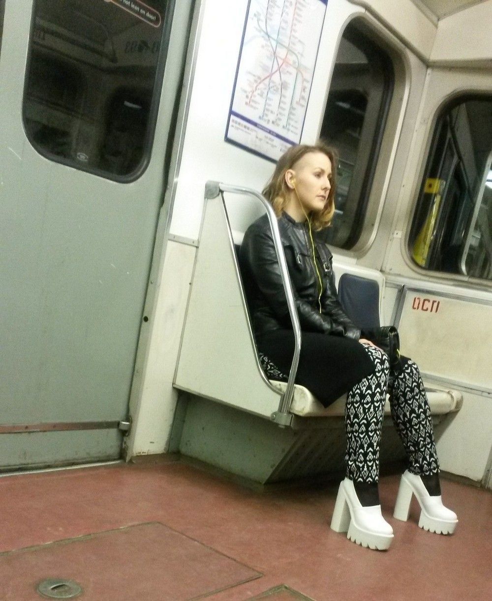 Strange People In The Subway (20 pics)