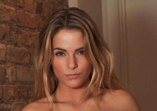 Girls With Handbras (28 pics)
