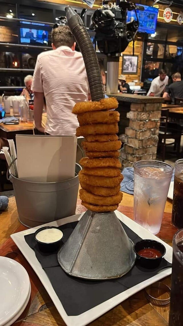Weird Food Serving (17 pics)