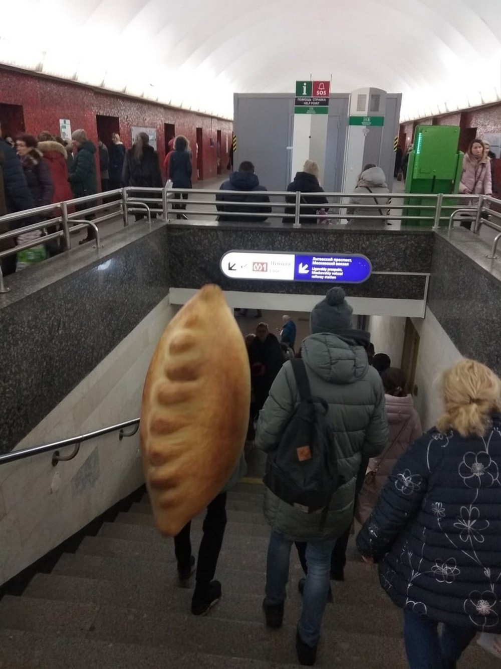 Strange People In The Subway (23 pics)