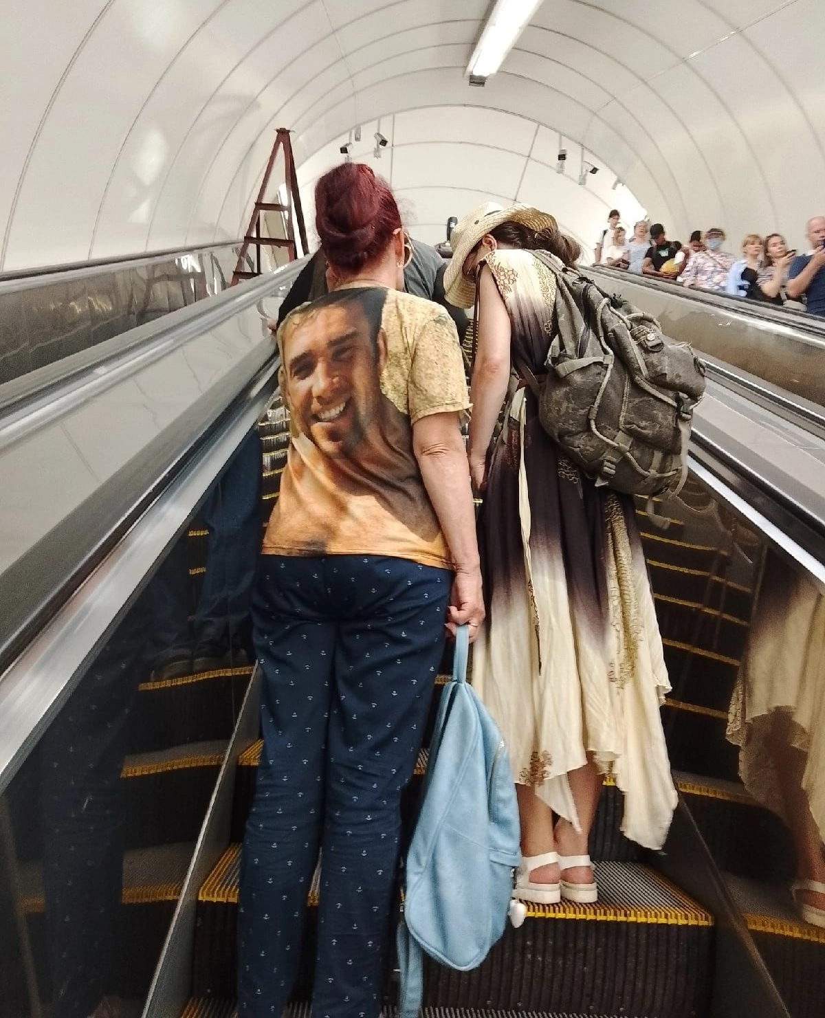 Strange People In The Subway (23 pics)
